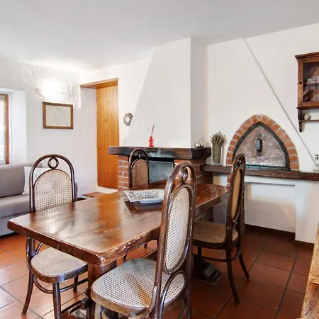Stone House Of The Year 1500 Сasa de vacaciones Moltrasio